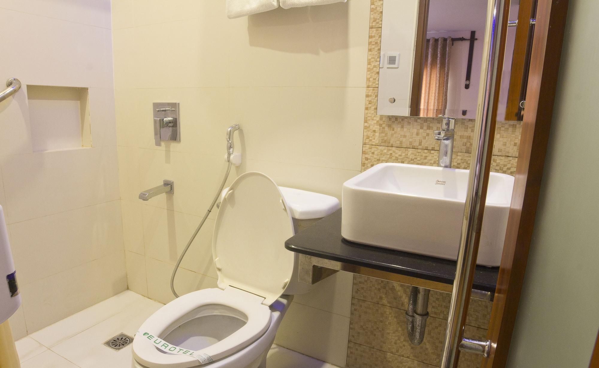 Eurotel Makati Makati City Zewnętrze zdjęcie