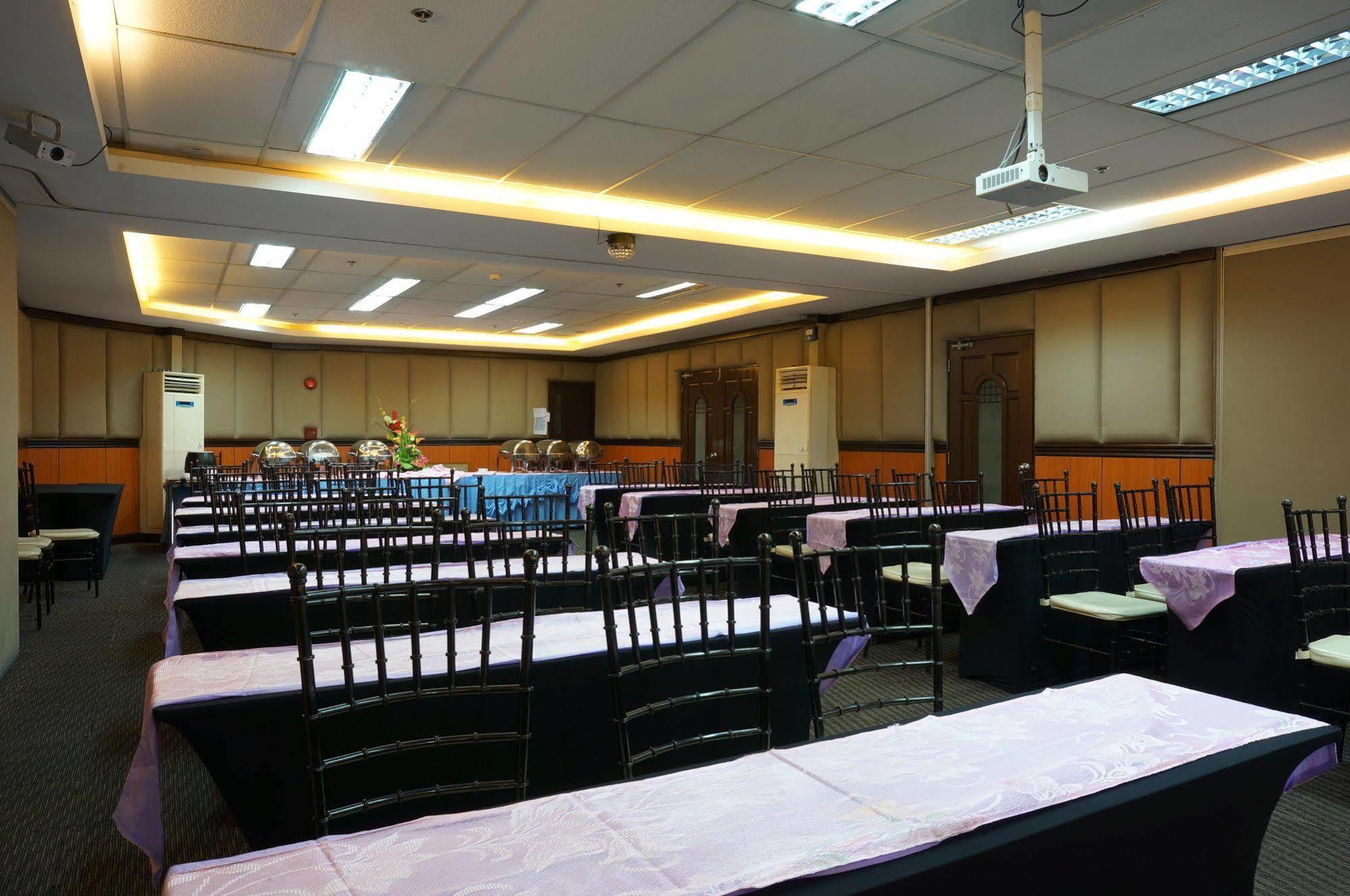 Eurotel Makati Makati City Zewnętrze zdjęcie