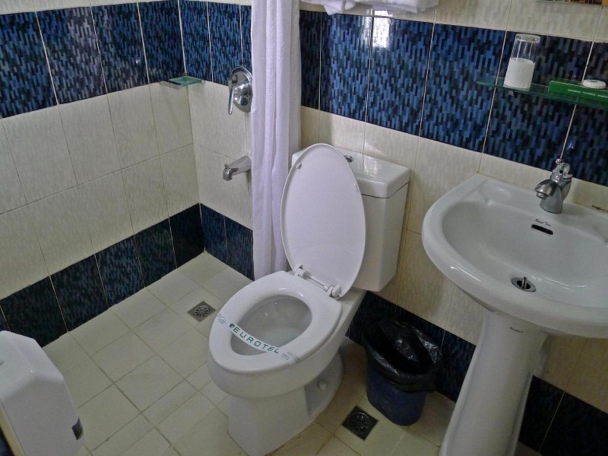 Eurotel Makati Makati City Zewnętrze zdjęcie